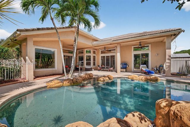 3792 Churchill Downs Dr, Davie, FL 33328