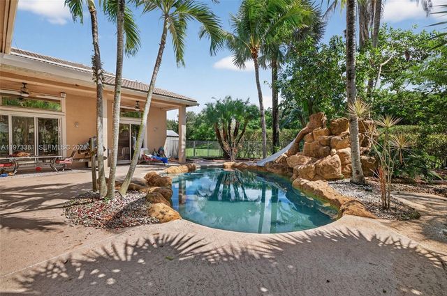 3792 Churchill Downs Dr, Davie, FL 33328