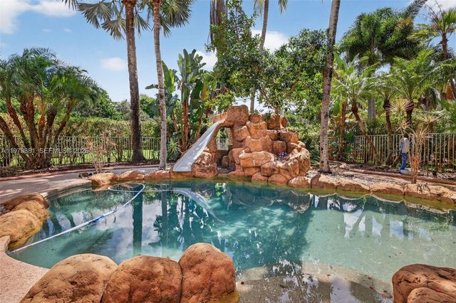 3792 Churchill Downs Dr, Davie, FL 33328