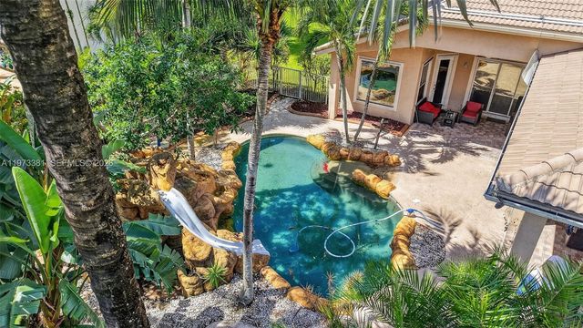 3792 Churchill Downs Dr, Davie, FL 33328