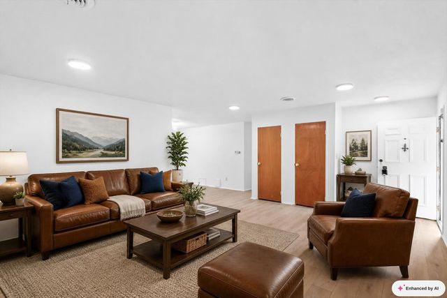 1112 FALCON DR, Columbia, MO 65201