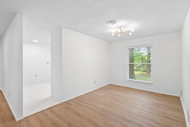 1112 FALCON DR, Columbia, MO 65201