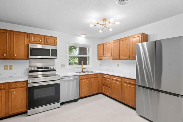 1112 FALCON DR, Columbia, MO 65201