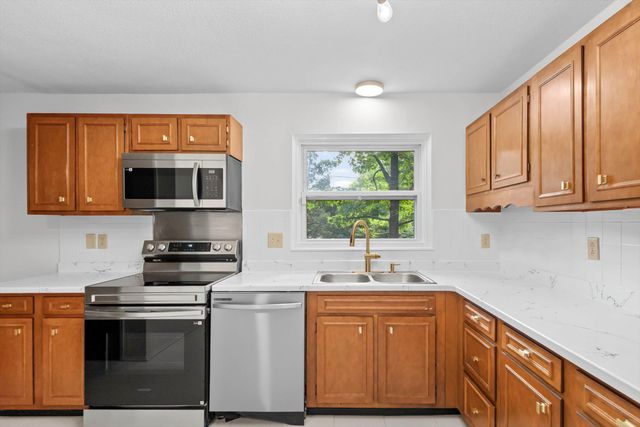 1112 FALCON DR, Columbia, MO 65201