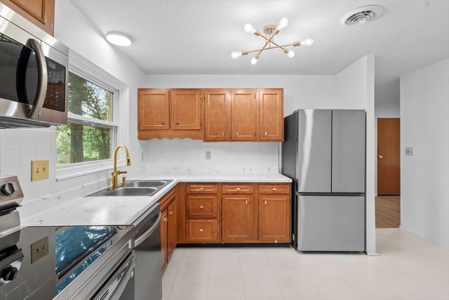 1112 FALCON DR, Columbia, MO 65201