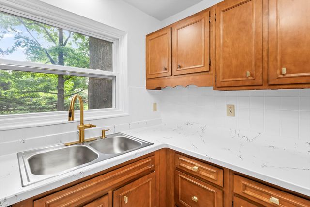1112 FALCON DR, Columbia, MO 65201