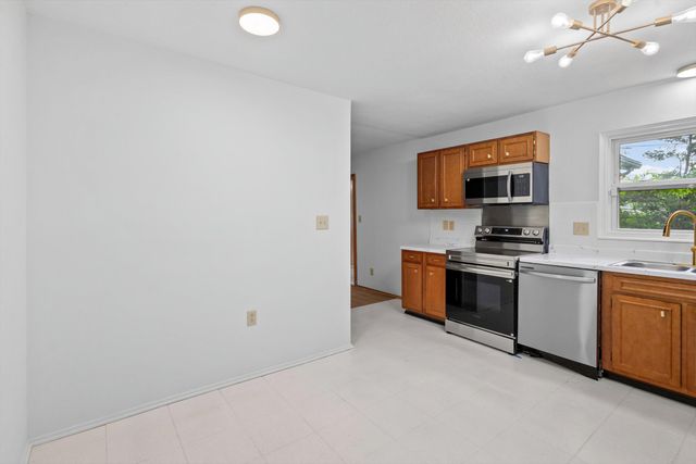 1112 FALCON DR, Columbia, MO 65201