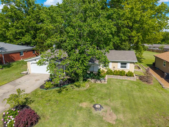 1112 FALCON DR, Columbia, MO 65201