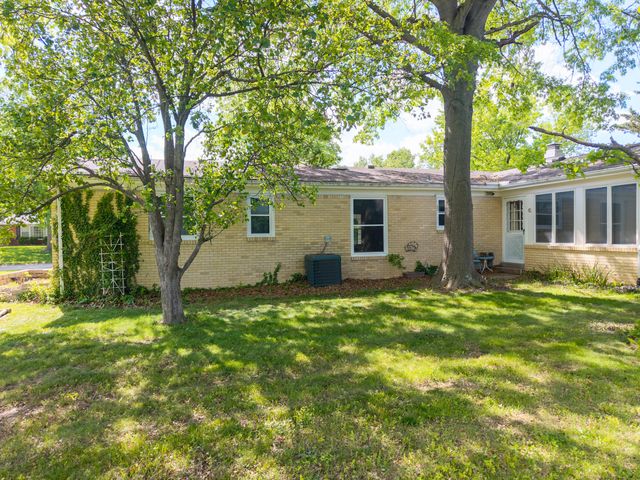 1112 FALCON DR, Columbia, MO 65201