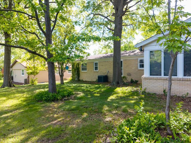1112 FALCON DR, Columbia, MO 65201