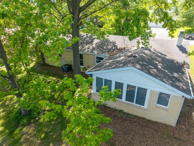 1112 FALCON DR, Columbia, MO 65201