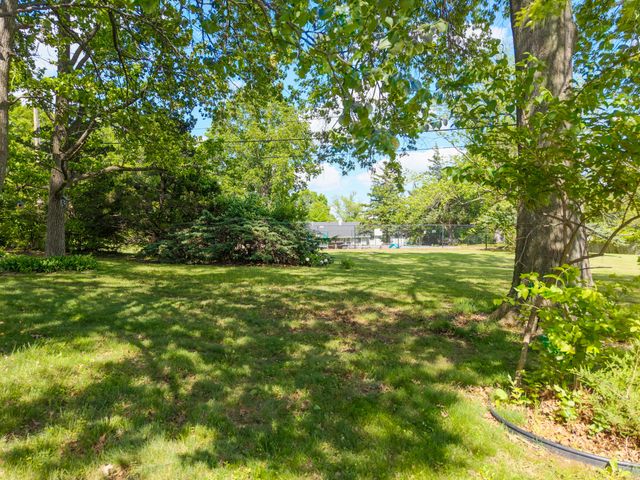 1112 FALCON DR, Columbia, MO 65201