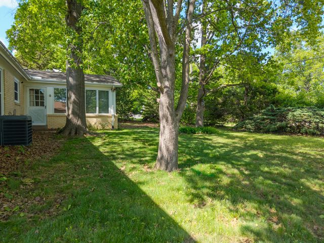 1112 FALCON DR, Columbia, MO 65201