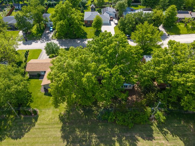 1112 FALCON DR, Columbia, MO 65201
