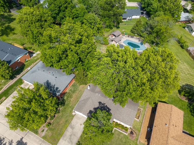 1112 FALCON DR, Columbia, MO 65201