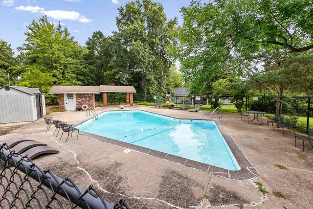1112 FALCON DR, Columbia, MO 65201