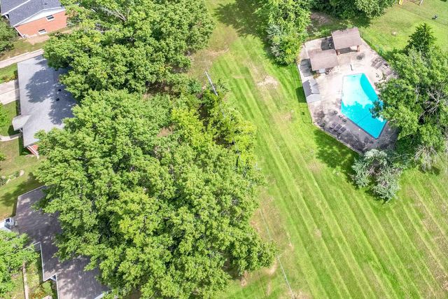 1112 FALCON DR, Columbia, MO 65201