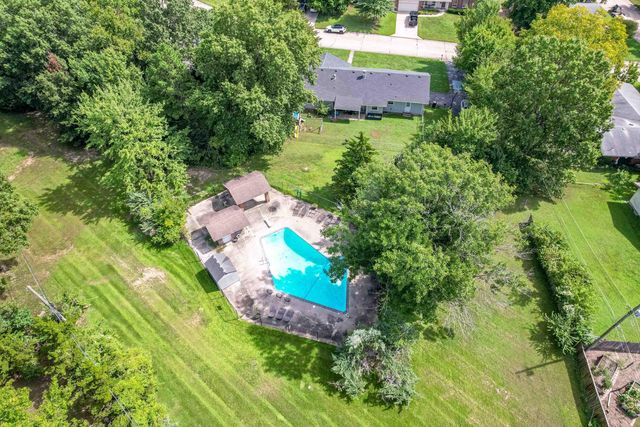 1112 FALCON DR, Columbia, MO 65201