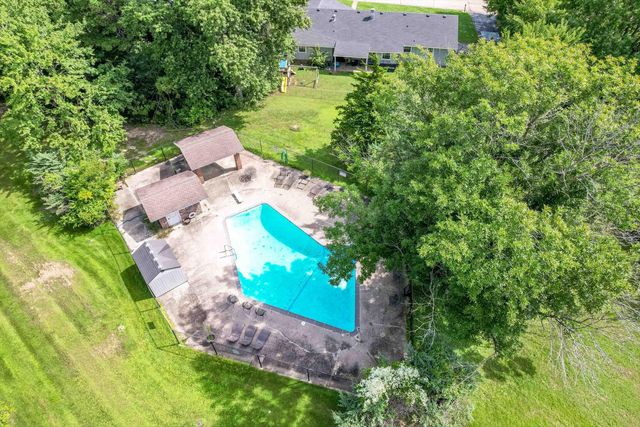 1112 FALCON DR, Columbia, MO 65201