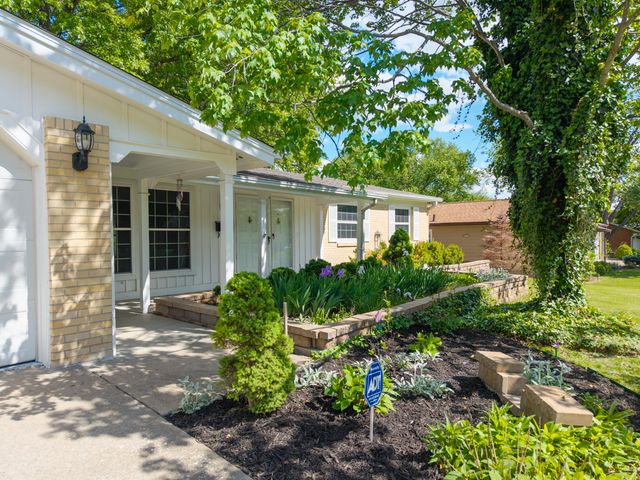 1112 FALCON DR, Columbia, MO 65201