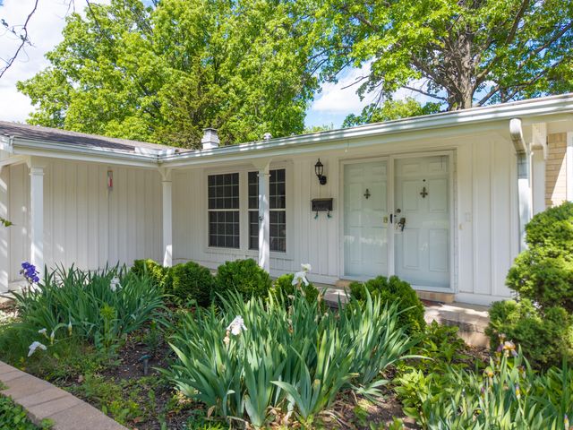 1112 FALCON DR, Columbia, MO 65201