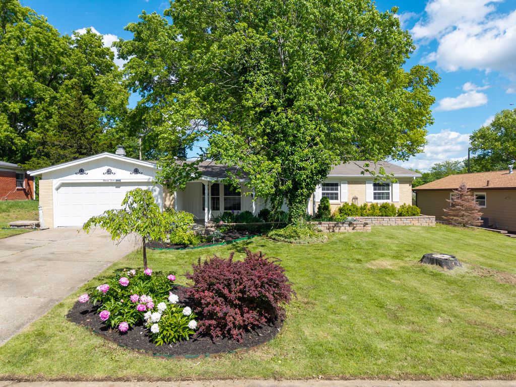 1112 FALCON DR, Columbia, MO 65201
