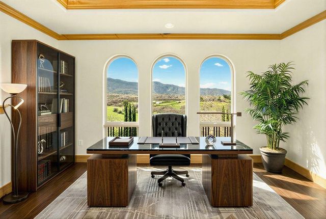 988 Dead Indian Memorial Road, Ashland, OR 97520