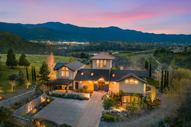 988 Dead Indian Memorial Road, Ashland, OR 97520