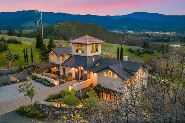 988 Dead Indian Memorial Road, Ashland, OR 97520