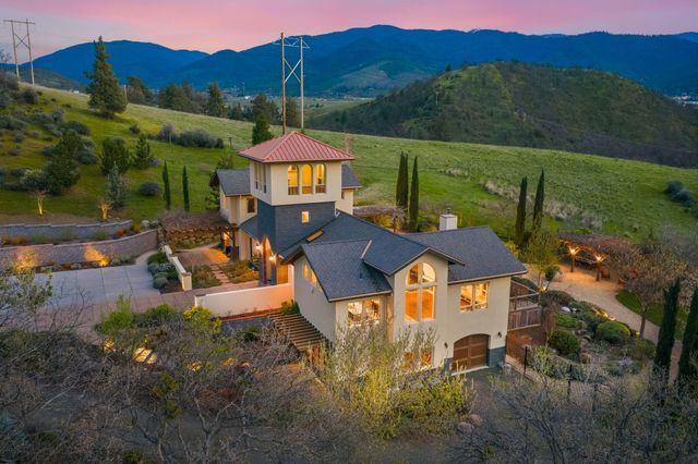 988 Dead Indian Memorial Road, Ashland, OR 97520