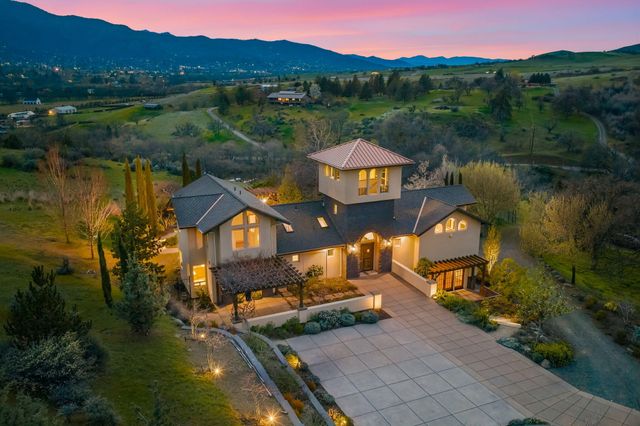 988 Dead Indian Memorial Road, Ashland, OR 97520