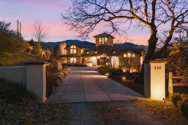 988 Dead Indian Memorial Road, Ashland, OR 97520