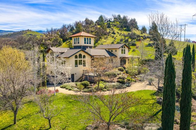 988 Dead Indian Memorial Road, Ashland, OR 97520