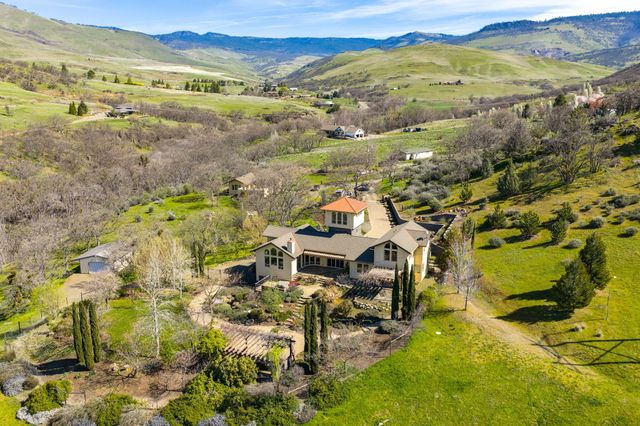 988 Dead Indian Memorial Road, Ashland, OR 97520