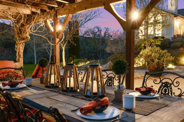 988 Dead Indian Memorial Road, Ashland, OR 97520