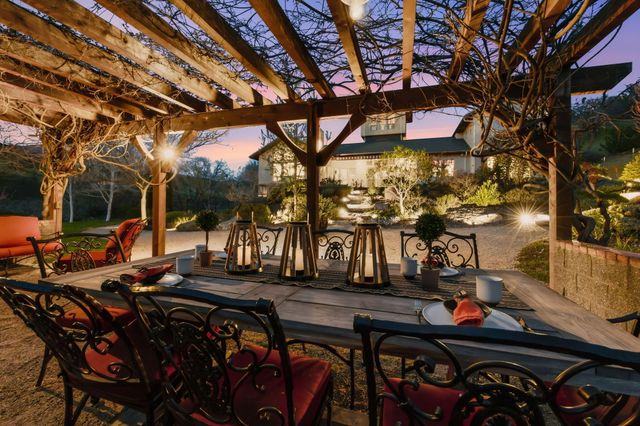 988 Dead Indian Memorial Road, Ashland, OR 97520