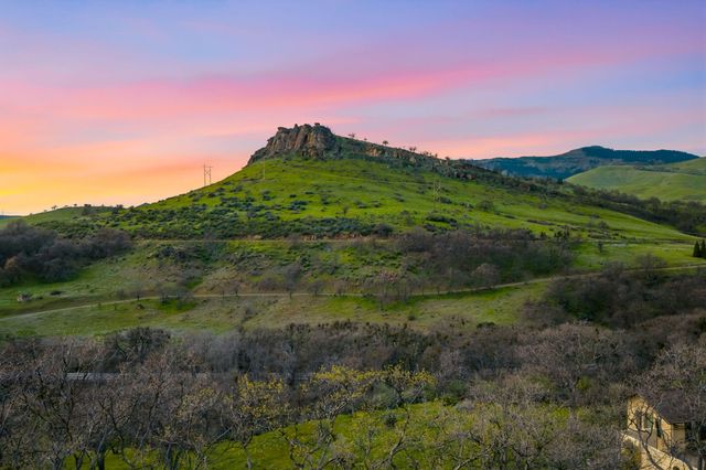 988 Dead Indian Memorial Road, Ashland, OR 97520