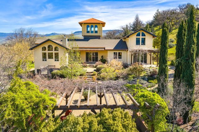 988 Dead Indian Memorial Road, Ashland, OR 97520