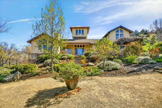 988 Dead Indian Memorial Road, Ashland, OR 97520