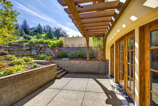 988 Dead Indian Memorial Road, Ashland, OR 97520