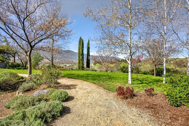 988 Dead Indian Memorial Road, Ashland, OR 97520