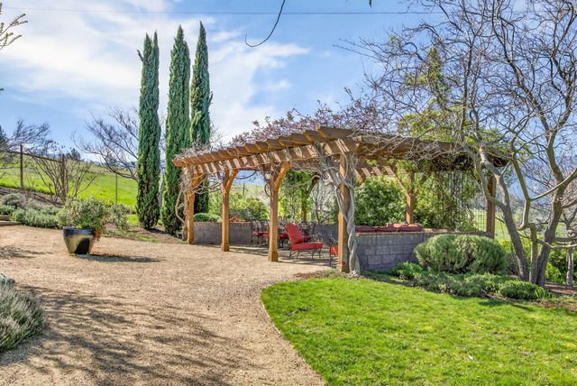 988 Dead Indian Memorial Road, Ashland, OR 97520