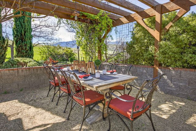 988 Dead Indian Memorial Road, Ashland, OR 97520