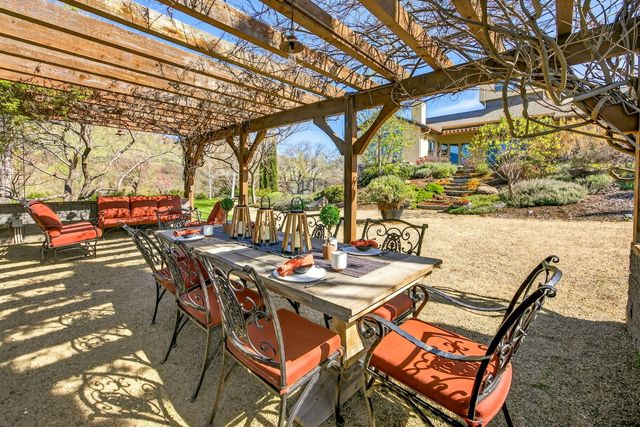 988 Dead Indian Memorial Road, Ashland, OR 97520