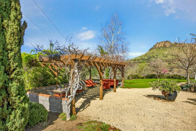 988 Dead Indian Memorial Road, Ashland, OR 97520