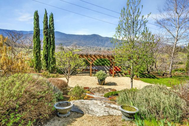 988 Dead Indian Memorial Road, Ashland, OR 97520