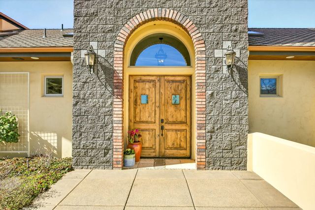 988 Dead Indian Memorial Road, Ashland, OR 97520