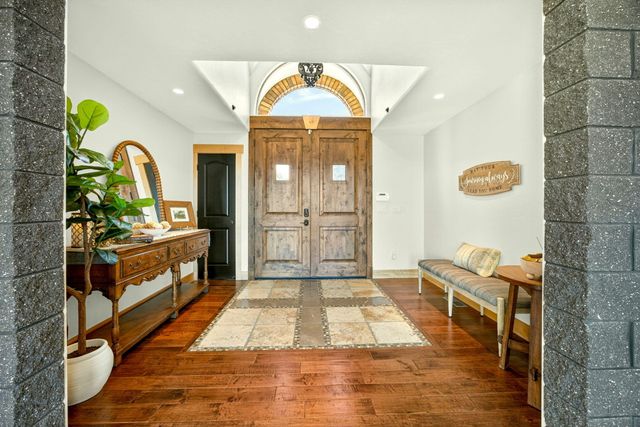 988 Dead Indian Memorial Road, Ashland, OR 97520