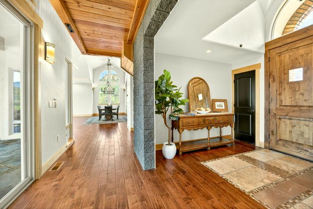 988 Dead Indian Memorial Road, Ashland, OR 97520