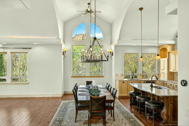 988 Dead Indian Memorial Road, Ashland, OR 97520